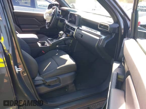 2024 Toyota Tacoma TRD Off Road с VIN 3TMLB5JN2RM081933, выставлен на аукционе IAAI как лот 43173729 с пробегом 10 704 миль миль и . История ставок и продаж доступна на DreamBid. Изображение 5.
