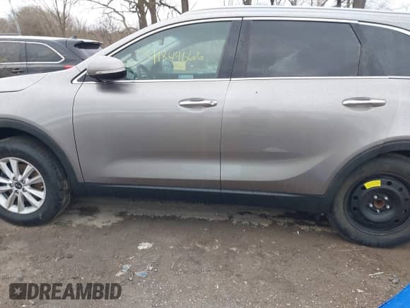 2019 Kia Sorento LX with VIN 5XYPG4A39KG532323, listed as a IAAI auction lot 41844566 with 76,987 mi miles and . Bid and sale history available at DreamBid. Image 15.