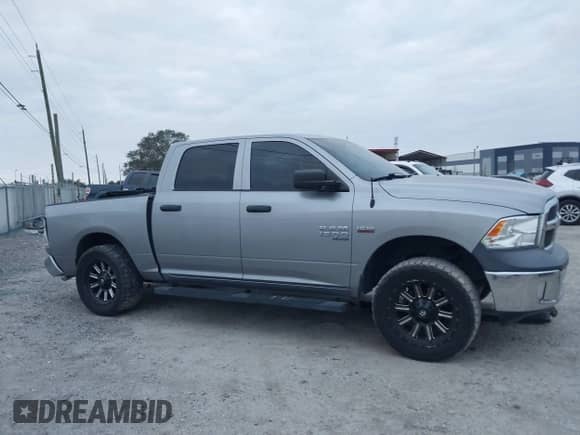 2019 Ram 1500 Express z VIN 1C6RR7KT7KS743055, wystawiony jako IAAI lot #41298661 z przebiegiem 57 536 mil mil oraz . Historia ofert i sprzedaży dostępna na DreamBid. Obrazek 13.