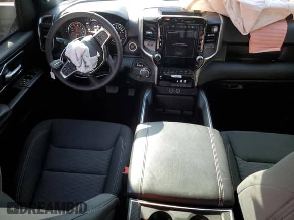 2025 Ram 1500 Big Horn z VIN 1C6RREFG4SN586522, wystawiony jako Copart lot #47024205 z przebiegiem 10 108 mil mil oraz Szkoda całkowita • Salvage title. Historia ofert i sprzedaży dostępna na DreamBid. Obrazek 8.