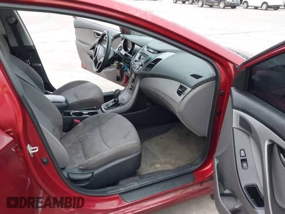 2015 Hyundai Elantra SE z VIN 5NPDH4AE4FH606148, wystawiony jako IAAI lot #43553112 z przebiegiem 141 357 mil mil oraz . Historia ofert i sprzedaży dostępna na DreamBid. Obrazek 5.