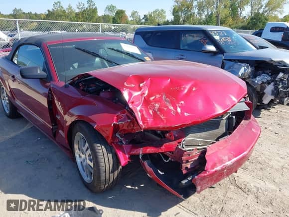 2006 Ford Mustang GT Deluxe z VIN 1ZVFT85H865193554, wystawiony jako IAAI lot #43188971 z przebiegiem 65 402 mil mil oraz . Historia ofert i sprzedaży dostępna na DreamBid. Obrazek 6.