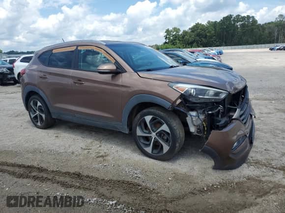 2016 Hyundai Tucson Sport z VIN KM8J33A21GU080579, wystawiony jako Copart lot #65801715 z przebiegiem Nie podano mil oraz Szkoda całkowita • Salvage title. Historia ofert i sprzedaży dostępna na DreamBid. Obrazek 4.