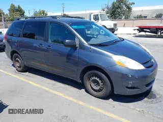 2010 Toyota Sienna CE с VIN 5TDKK4CC9AS316561, выставлен на аукционе IAAI как лот 42859883 с пробегом 195 849 миль миль и . История ставок и продаж доступна на DreamBid. Изображение 1.