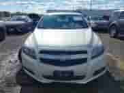 2013 Chevrolet Malibu LT z VIN 1G11E5SAXDF178485, wystawiony jako IAAI lot #43399346 z przebiegiem 143 805 mil mil oraz . Historia ofert i sprzedaży dostępna na DreamBid. Obrazek 12.