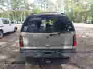 2005 Chevrolet Tahoe LS z VIN 1GNEK13T45J167997, wystawiony jako IAAI lot #42298160 z przebiegiem 142 981 mil mil oraz . Historia ofert i sprzedaży dostępna na DreamBid. Obrazek 16.