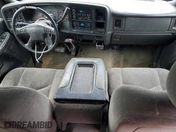 2005 Chevrolet Silverado 1500HD LT z VIN 1GCGK13UX5F820751, wystawiony jako Copart lot #57656495 z przebiegiem 246 321 mil mil oraz Czysty tytuł • Clean title. Historia ofert i sprzedaży dostępna na DreamBid. Obrazek 8.