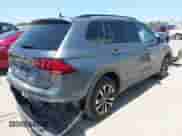 2022 Volkswagen Tiguan S z VIN 3VV1B7AX2NM005158, wystawiony jako IAAI lot #42512832 z przebiegiem 49 491 mil mil oraz . Historia ofert i sprzedaży dostępna na DreamBid. Obrazek 4.