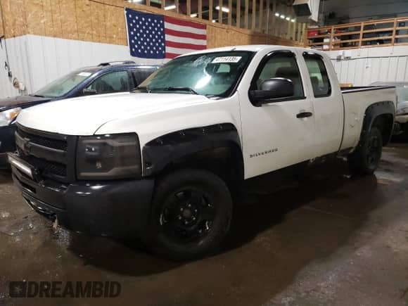 2010 Chevrolet Silverado 1500 Work Truck с VIN 1GCSKPEA6AZ165884, выставлен на аукционе Copart как лот 47114135 с пробегом 107 262 миль миль и Списание • Salvage title. История ставок и продаж доступна на DreamBid. Изображение 1.