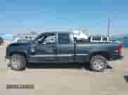 2003 GMC Sierra 1500 SLT z VIN 1GTEK19T03E191705, wystawiony jako IAAI lot #42145392 z przebiegiem Nie podano mil oraz . Historia ofert i sprzedaży dostępna na DreamBid. Obrazek 15.