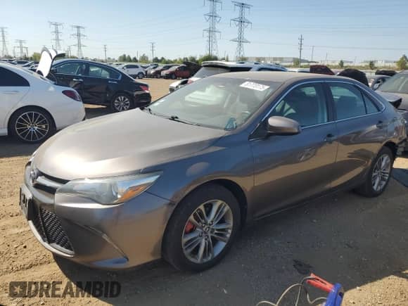 2015 Toyota Camry SE z VIN 4T1BF1FKXFU957058, wystawiony jako Copart lot #81773175 z przebiegiem 204 618 mil mil oraz Szkoda całkowita • Salvage title. Historia ofert i sprzedaży dostępna na DreamBid. Obrazek 1.
