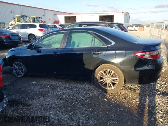 2017 Toyota Camry LE z VIN 4T1BF1FK7HU752543, wystawiony jako IAAI lot #43568895 z przebiegiem 169 374 mil mil oraz . Historia ofert i sprzedaży dostępna na DreamBid. Obrazek 14.