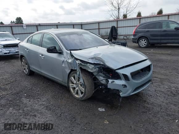 2012 Volvo S60 T6 с VIN YV1902FH7C2105461, выставлен на аукционе IAAI как лот 41323392 с пробегом 98 059 миль миль и . История ставок и продаж доступна на DreamBid. Изображение 1.