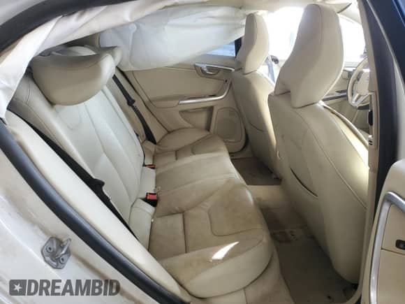 2015 Volvo S60 T5 Platinum с VIN YV1612TM8F2352980, выставлен на аукционе Copart как лот 82701654 с пробегом Не указан миль и Списание • Salvage title. История ставок и продаж доступна на DreamBid. Изображение 10.