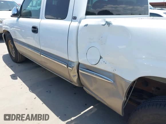 2001 GMC Sierra 1500 SLE z VIN 2GTEC19T811358047, wystawiony jako IAAI lot #42527790 z przebiegiem 185 673 mil mil oraz . Historia ofert i sprzedaży dostępna na DreamBid. Obrazek 13.