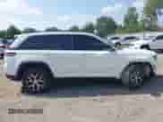 2023 Jeep Grand Cherokee Limited с VIN 1C4RJHBG3PC532557, выставлен на аукционе IAAI как лот 42830130 с пробегом 65 159 миль миль и . История ставок и продаж доступна на DreamBid. Изображение 13.