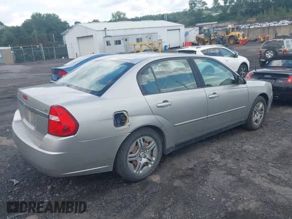 2008 Chevrolet Malibu Classic LS 2FL z VIN 1G1ZS58N88F106759, wystawiony jako IAAI lot #42890308 z przebiegiem 176 500 mil mil oraz . Historia ofert i sprzedaży dostępna na DreamBid. Obrazek 4.