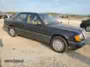 1992 Mercedes-Benz 300 with VIN WDBED30E9NB632464, listed as a Copart auction lot 86144335 with 93,271 mi miles and Clean title. Bid and sale history available at DreamBid. Image 4.