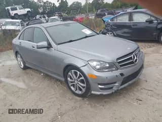 2014 Mercedes-Benz C 300 Sport z VIN WDDGF8AB6EA943853, wystawiony jako IAAI lot #42880241 z przebiegiem 129 093 mil mil oraz . Historia ofert i sprzedaży dostępna na DreamBid. Obrazek 1.
