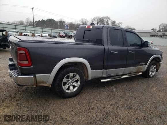 2019 Ram 1500 Laramie z VIN 1C6SRFDT5KN871267, wystawiony jako Copart lot #49915375 z przebiegiem 124 351 mil mil oraz Szkoda całkowita • Salvage title. Historia ofert i sprzedaży dostępna na DreamBid. Obrazek 3.