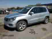 2012 Volkswagen Tiguan S с VIN WVGCV7AX0CW565638, выставлен на аукционе Copart как лот 62784105 с пробегом 120 362 миль миль и Списание • Salvage title. История ставок и продаж доступна на DreamBid. Изображение 1.