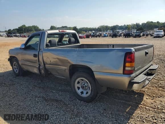 2000 Chevrolet Silverado 1500 LS with VIN 1GCEC14V6YE100403, listed as a Copart auction lot 70000125 with 208,594 mi miles and Salvage title. Bid and sale history available at DreamBid. Image 2.