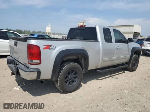 2010 GMC Sierra 1500 SLE z VIN 1GTSKVE38AZ281299, wystawiony jako Copart lot #68891555 z przebiegiem 202 105 mil mil oraz Szkoda całkowita • Salvage title. Historia ofert i sprzedaży dostępna na DreamBid. Obrazek 3.