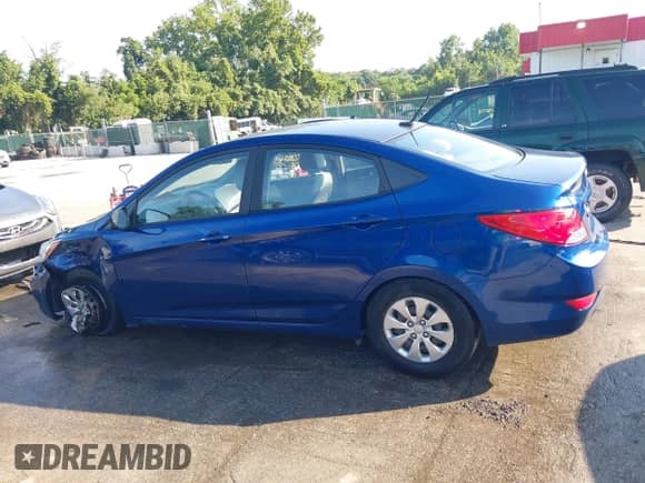 2016 Hyundai Accent SE z VIN KMHCT4AE2GU947626, wystawiony jako IAAI lot #42828554 z przebiegiem 82 012 mil mil oraz . Historia ofert i sprzedaży dostępna na DreamBid. Obrazek 14.
