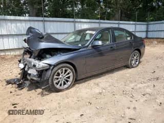 2017 BMW 3 Series 320i xDrive z VIN WBA8E5G30HNU43410, wystawiony jako Copart lot #70515055 z przebiegiem 70 174 mil mil oraz Szkoda całkowita • Salvage title. Historia ofert i sprzedaży dostępna na DreamBid. Obrazek 1.