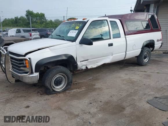 1999 Chevrolet Silverado 2500 with VIN 1GCGK29R2XF020473, listed as a IAAI auction lot 42787534 with 121,205 mi miles and . Bid and sale history available at DreamBid. Image 17.
