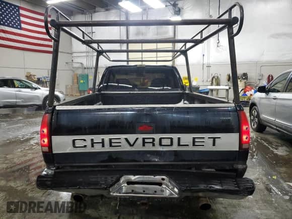 1992 Chevrolet Silverado 2500 z VIN 2GCFK29K8N1210667, wystawiony jako Copart lot #70644445 z przebiegiem 226 389 mil mil oraz Nie do naprawy • Non repairable. Historia ofert i sprzedaży dostępna na DreamBid. Obrazek 6.