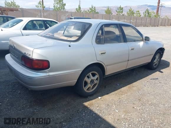 1995 Toyota Camry XLE with VIN JT2GK13E1S0104014, listed as a IAAI auction lot 43062903 with 247,331 mi miles and . Bid and sale history available at DreamBid. Image 4.
