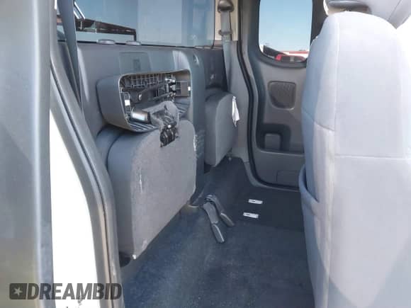 2024 Nissan Frontier S z VIN 1N6ED1CL5RN639610, wystawiony jako IAAI lot #41705932 z przebiegiem 17 919 mil mil oraz . Historia ofert i sprzedaży dostępna na DreamBid. Obrazek 8.