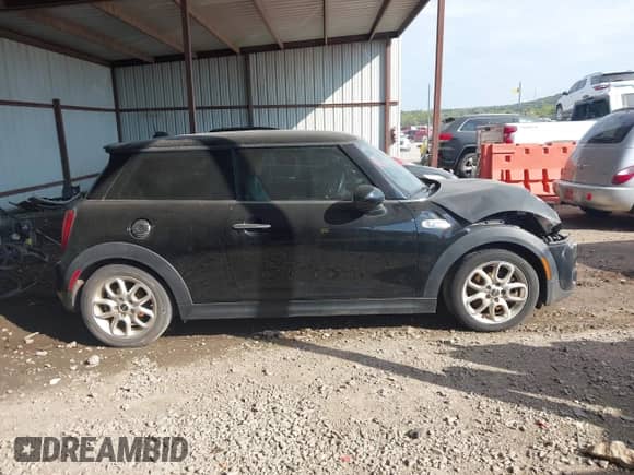 2014 MINI Hardtop S with VIN WMWXM7C55ET969735, listed as a IAAI auction lot 43349740 with 146,295 mi miles and . Bid and sale history available at DreamBid. Image 14.
