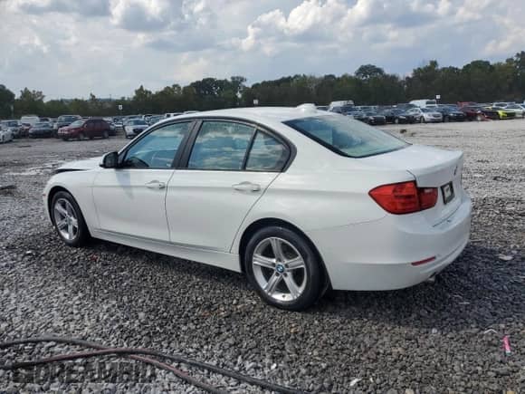 2015 BMW 3 Series 320i with VIN WBA3B1C52FP831050, listed as a Copart auction lot 81199525 with 121,842 mi miles and Salvage title. Bid and sale history available at DreamBid. Image 2.