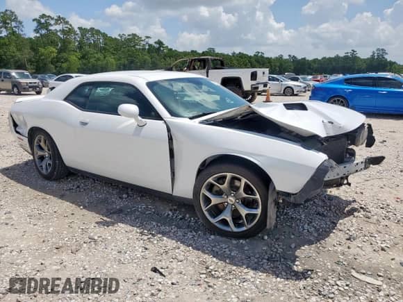 2017 Dodge Challenger SXT Plus с VIN 2C3CDZAG4HH516973, выставлен на аукционе Copart как лот 61190755 с пробегом 202 537 миль миль и Списание • Salvage title. История ставок и продаж доступна на DreamBid. Изображение 4.