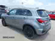 2023 Mitsubishi Outlander ES z VIN JA4ARUAU0PU016991, wystawiony jako IAAI lot #42406548 z przebiegiem 25 351 mil mil oraz . Historia ofert i sprzedaży dostępna na DreamBid. Obrazek 3.