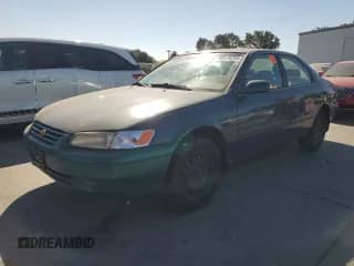 1997 Toyota Camry LE z VIN 4T1BF22KXVU922661, wystawiony jako Copart lot #80578295 z przebiegiem 239 925 mil mil oraz Szkoda całkowita • Salvage title. Historia ofert i sprzedaży dostępna na DreamBid. Obrazek 1.