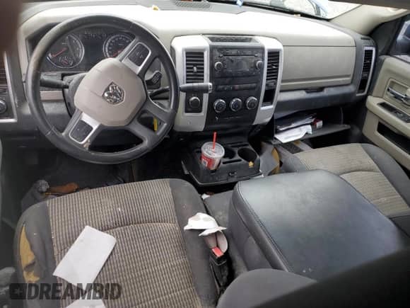 2010 Dodge 1500 SLT z VIN 1D7RV1CT9AS145652, wystawiony jako Copart lot #55385785 z przebiegiem Nie podano mil oraz Szkoda całkowita • Salvage title. Historia ofert i sprzedaży dostępna na DreamBid. Obrazek 8.