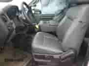 2013 Ford F-250 XL z VIN 1FT7X2A66DEB52530, wystawiony jako Copart lot #59683575 z przebiegiem 154 723 mil mil oraz Czysty tytuł • Clean title. Historia ofert i sprzedaży dostępna na DreamBid. Obrazek 7.