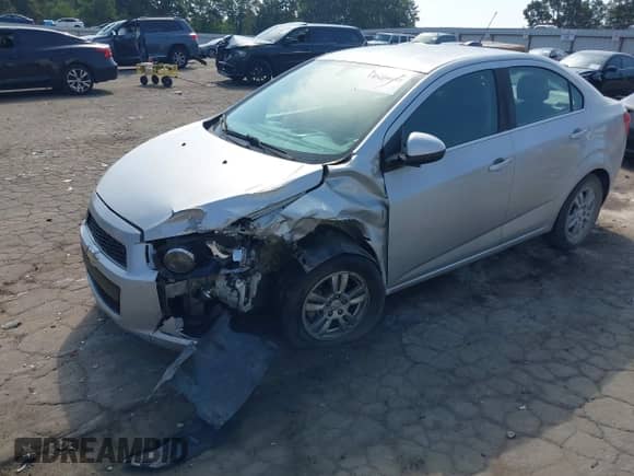 2015 Chevrolet Sonic LT с VIN 1G1JC5SB7F4116118, выставлен на аукционе IAAI как лот 43208939 с пробегом 118 161 миль миль и . История ставок и продаж доступна на DreamBid. Изображение 2.