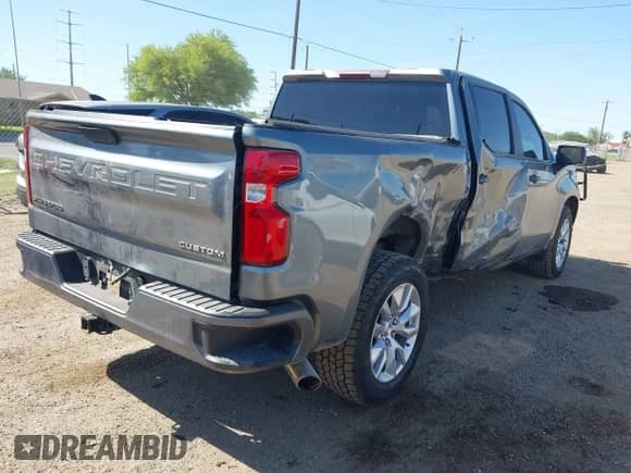 2021 Chevrolet Silverado 1500 Custom z VIN 3GCPWBEH2MG177268, wystawiony jako IAAI lot #41972838 z przebiegiem 75 553 mil mil oraz . Historia ofert i sprzedaży dostępna na DreamBid. Obrazek 4.