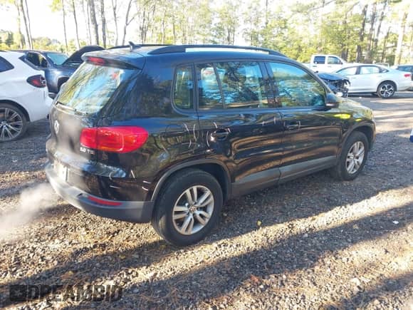 2015 Volkswagen Tiguan S z VIN WVGAV7AX3FW583711, wystawiony jako IAAI lot #43437551 z przebiegiem 213 857 mil mil oraz . Historia ofert i sprzedaży dostępna na DreamBid. Obrazek 4.