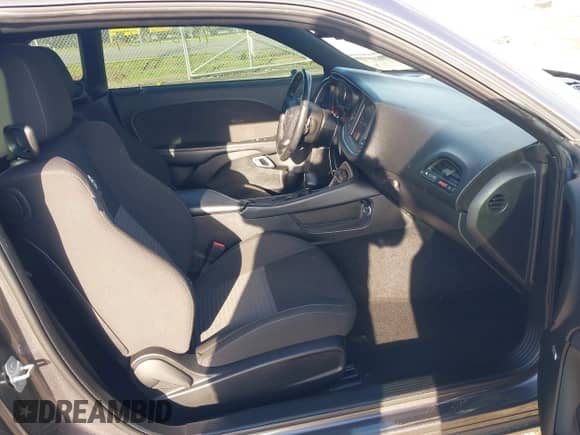 2022 Dodge Challenger R/T Scat Pack z VIN 2C3CDZFJ6NH192070, wystawiony jako IAAI lot #41984234 z przebiegiem 32 081 mil mil oraz . Historia ofert i sprzedaży dostępna na DreamBid. Obrazek 5.