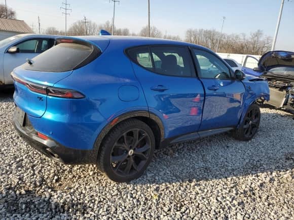 2024 Dodge Hornet R/T z VIN ZACPDFCW0R3A07003, wystawiony jako Copart lot #49004025 z przebiegiem 1 536 mil mil oraz Szkoda całkowita • Salvage title. Historia ofert i sprzedaży dostępna na DreamBid. Obrazek 3.