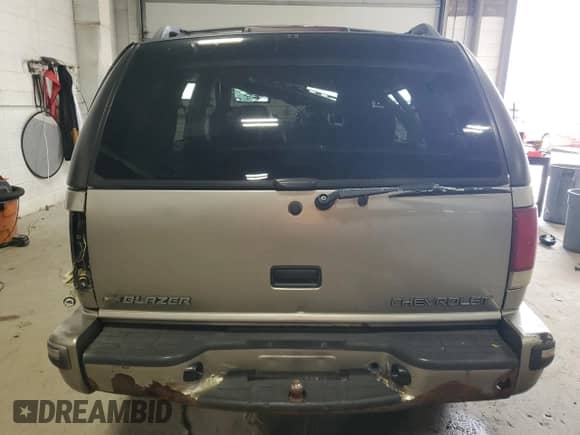 1999 Chevrolet Blazer LT z VIN 1GNDT13W2X2183549, wystawiony jako Copart lot #66167245 z przebiegiem Nie podano mil oraz Szkoda całkowita • Salvage title. Historia ofert i sprzedaży dostępna na DreamBid. Obrazek 6.