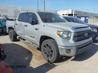 2018 Toyota Tundra SR5 с VIN 5TFEY5F1XJX236045, выставлен на аукционе IAAI как лот 42858753 с пробегом 155 393 миль миль и . История ставок и продаж доступна на DreamBid. Изображение 1.
