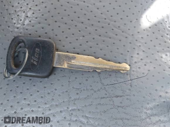 2004 Ford Econoline Cargo z VIN 1FTNE24W64HA83040, wystawiony jako IAAI lot #41341372 z przebiegiem Nie podano mil oraz . Historia ofert i sprzedaży dostępna na DreamBid. Obrazek 11.