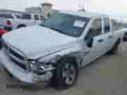 2019 Ram 1500 Tradesman z VIN 1C6RR6FG0KS594446, wystawiony jako IAAI lot #42264468 z przebiegiem 155 867 mil mil oraz . Historia ofert i sprzedaży dostępna na DreamBid. Obrazek 2.