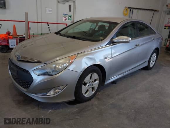 2011 Hyundai Sonata Hybrid z VIN KMHEC4A43BA007006, wystawiony jako IAAI lot #42820962 z przebiegiem 169 328 mil mil oraz . Historia ofert i sprzedaży dostępna na DreamBid. Obrazek 2.